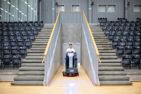 NILFISK - SC4000 MID-SIZED RIDE ON